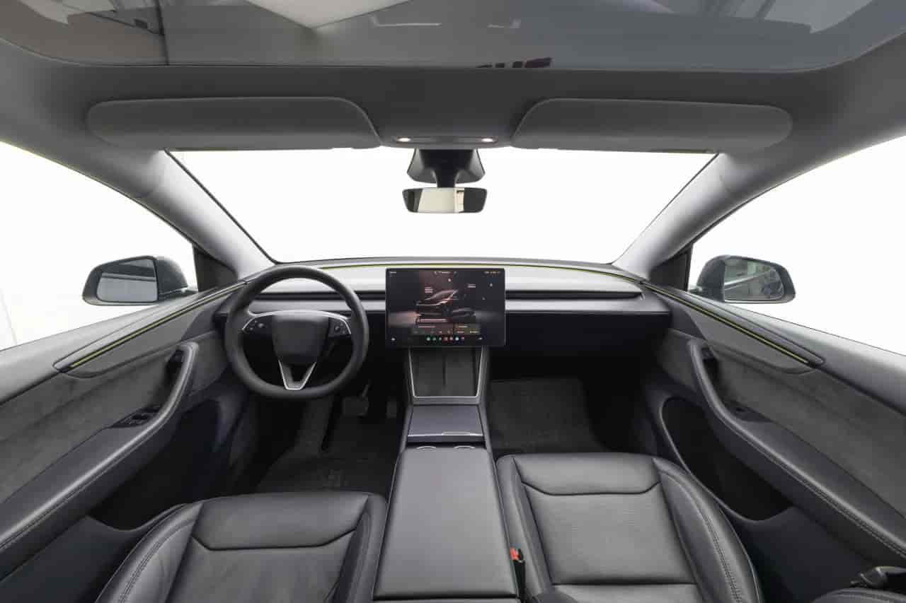 TESLA Model Y - 9