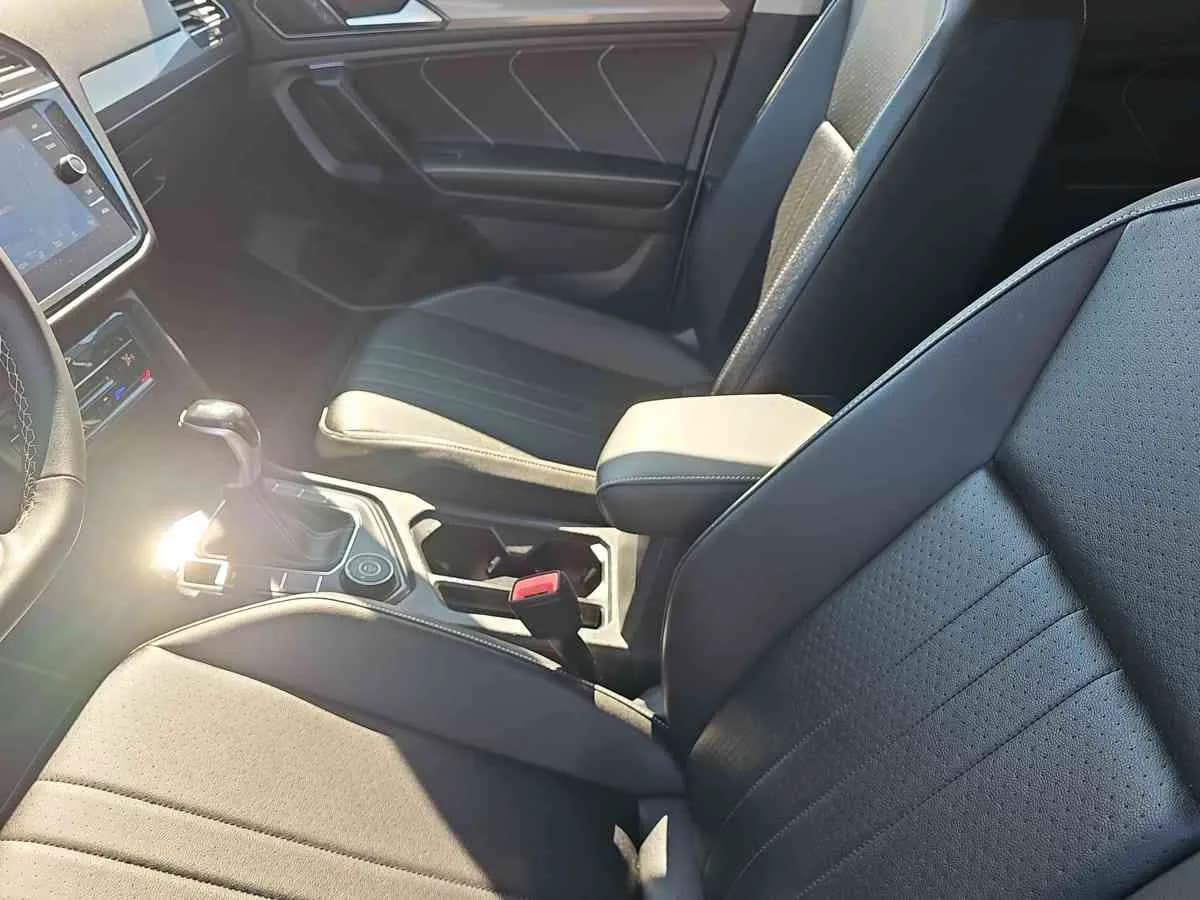 VOLKSWAGEN Tiguan - 10