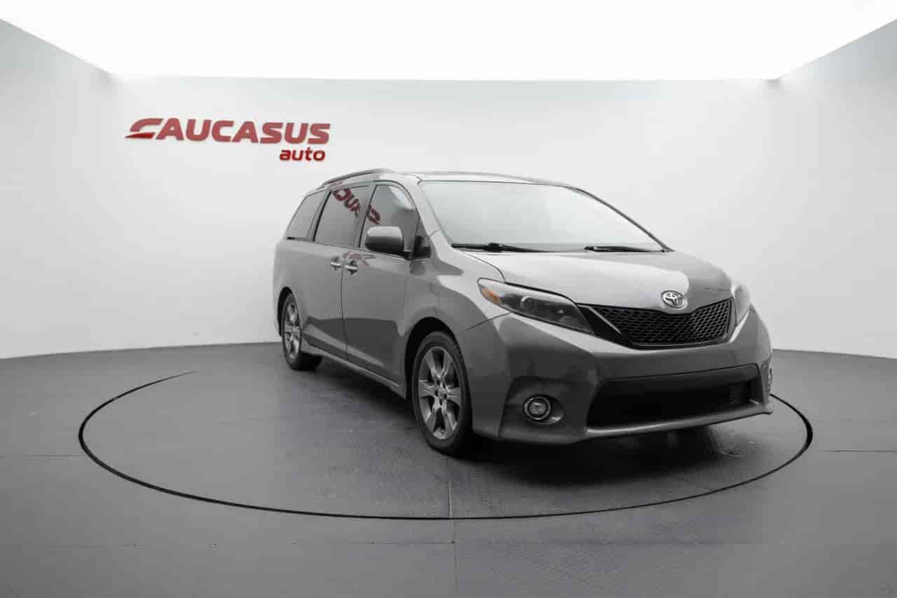 TOYOTA Sienna - 3