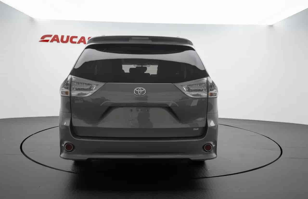 TOYOTA Sienna - 5