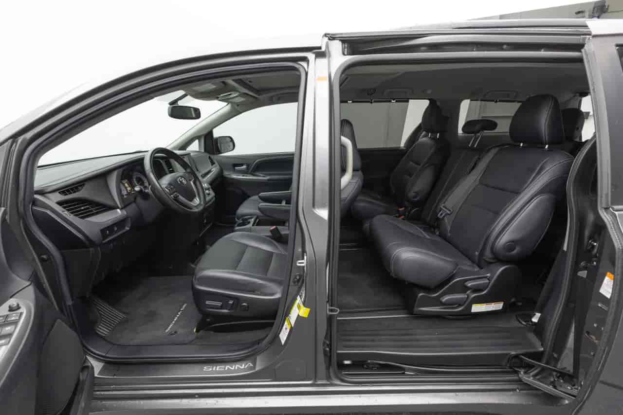 TOYOTA Sienna - 8