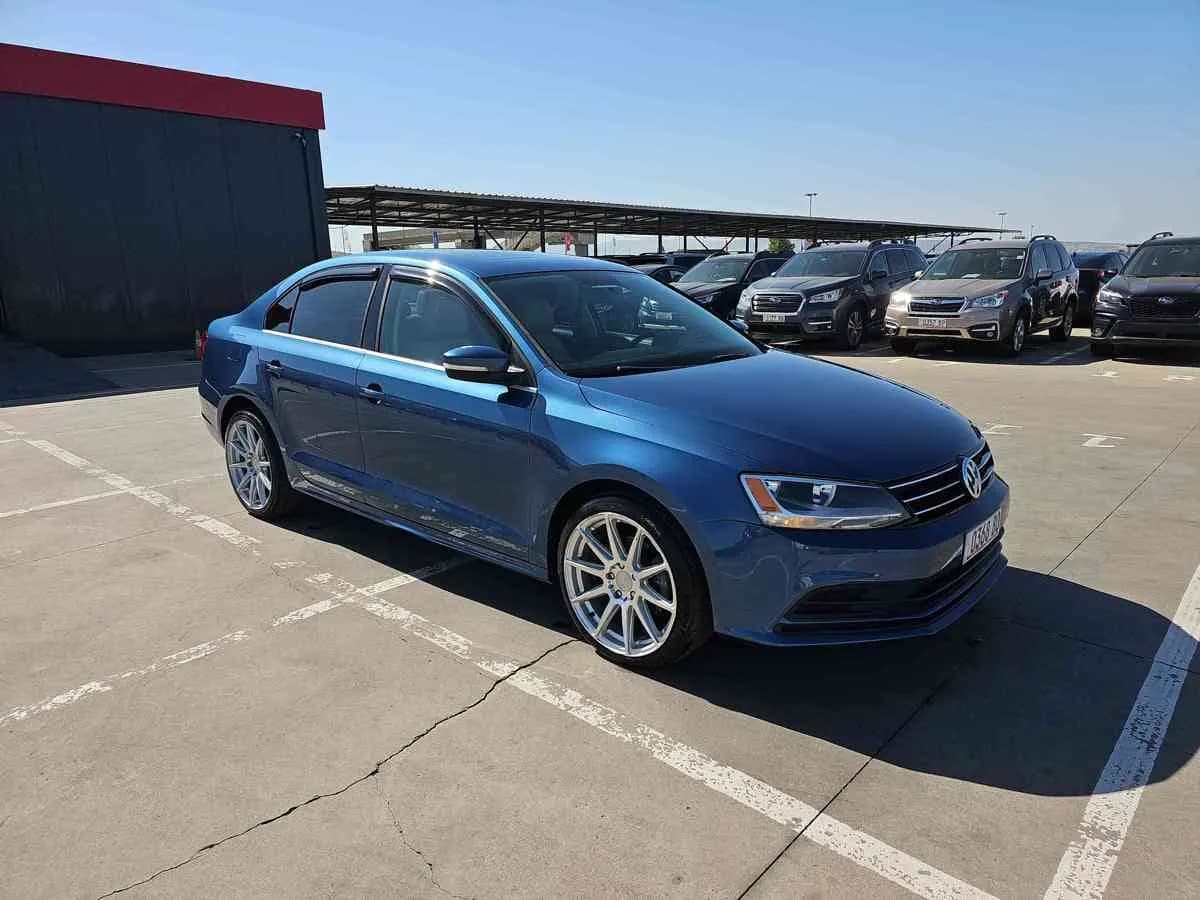 VOLKSWAGEN Jetta - 3