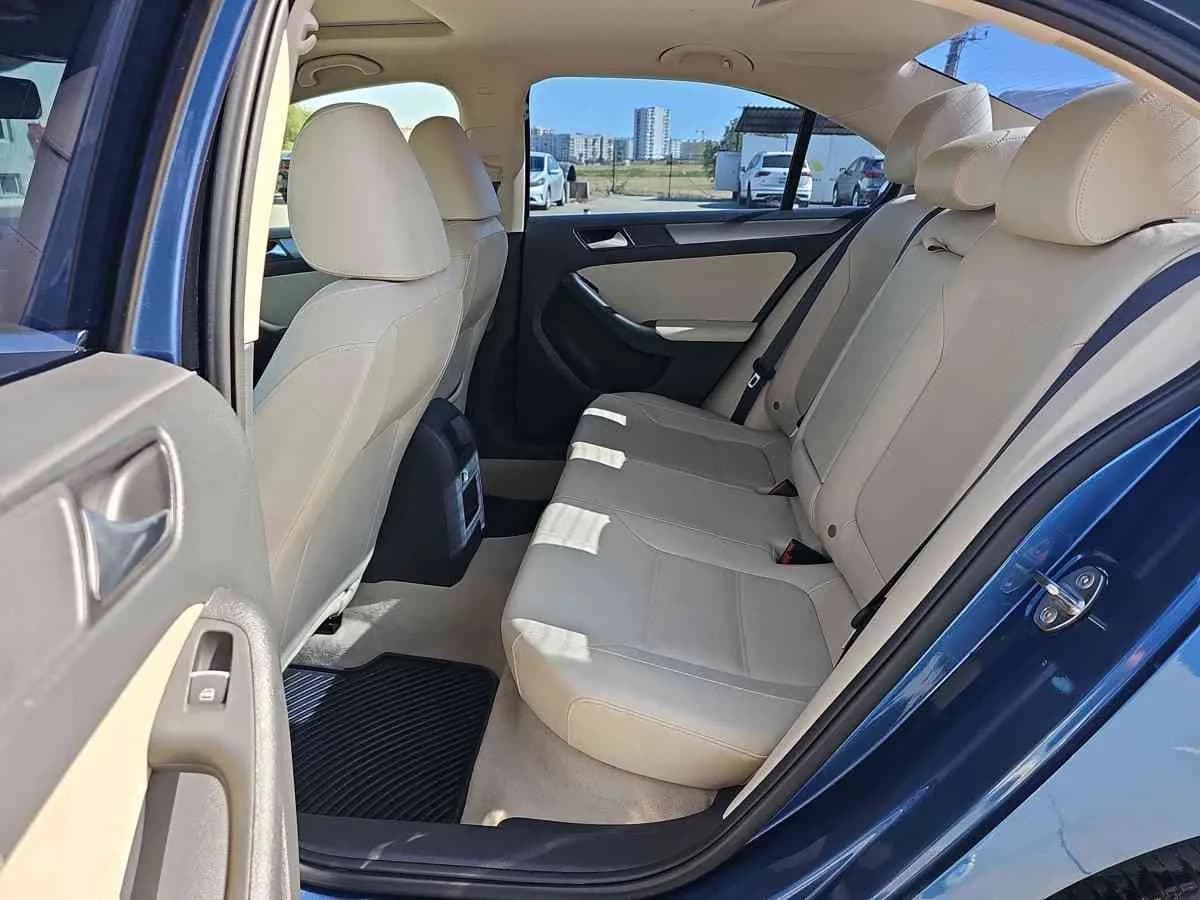 VOLKSWAGEN Jetta - 7