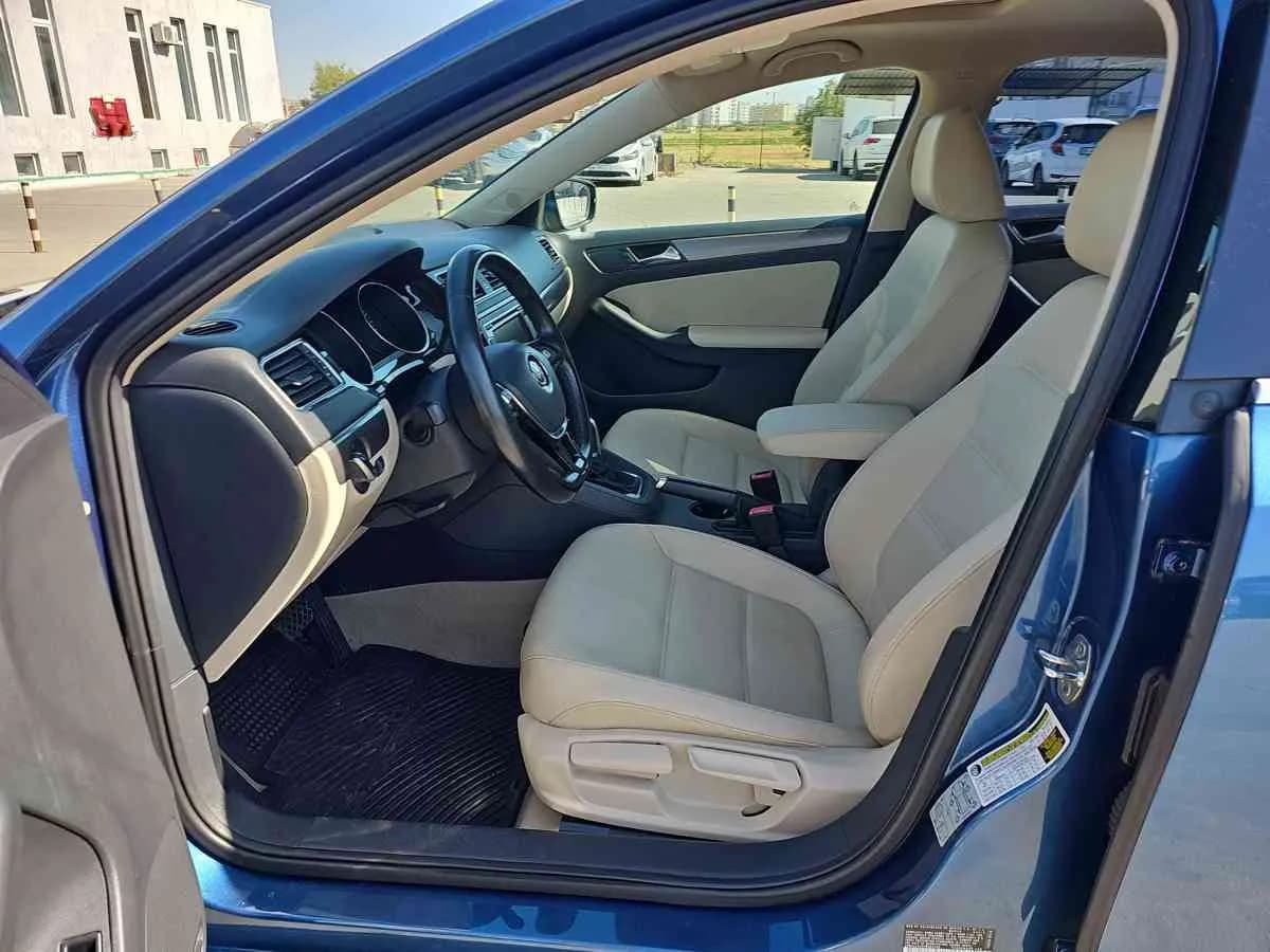 VOLKSWAGEN Jetta - 9