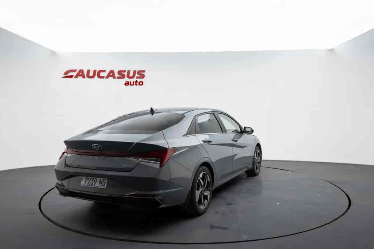 HYUNDAI Elantra - 4