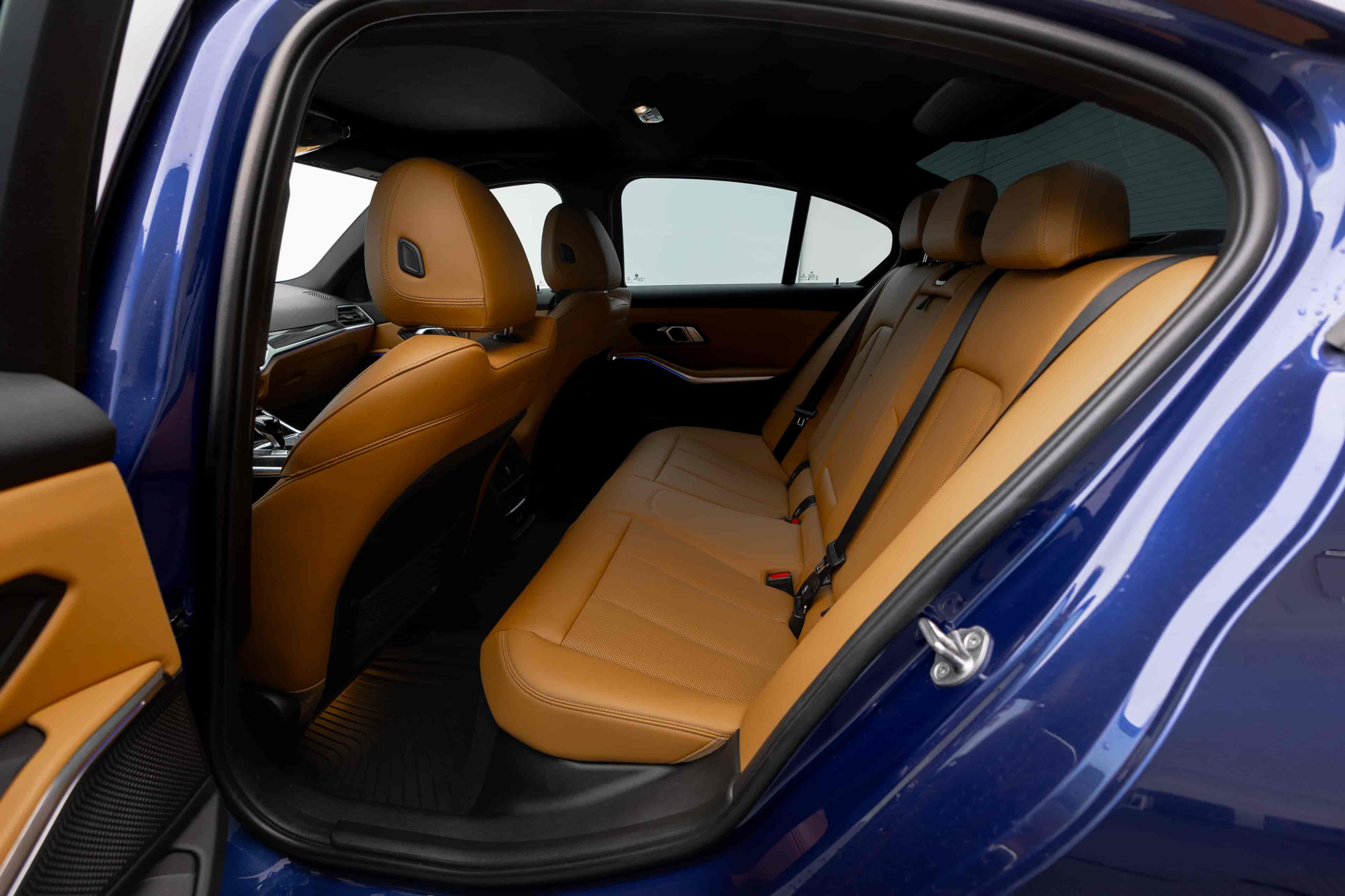 BMW 330i - 8