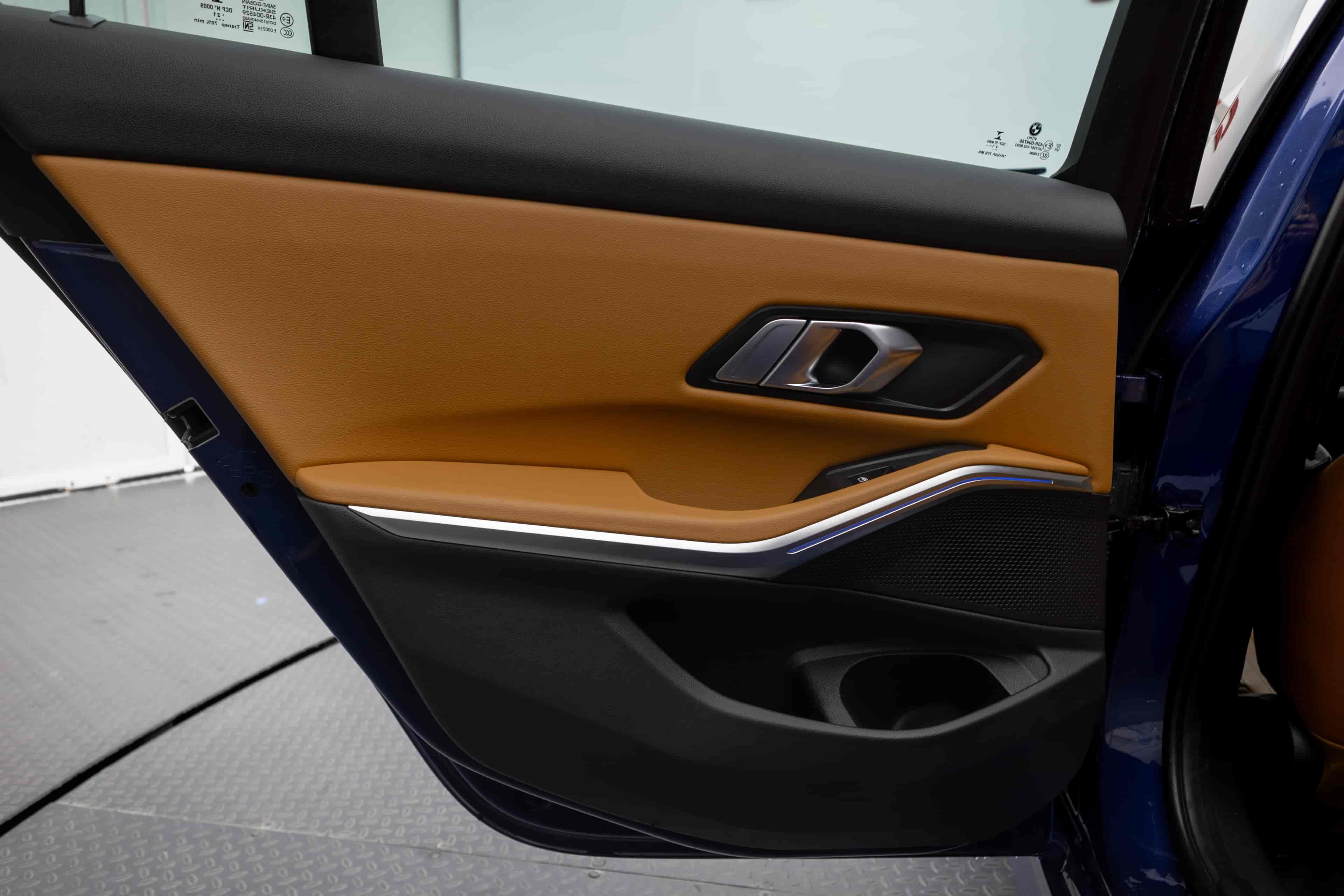 BMW 330i - 9