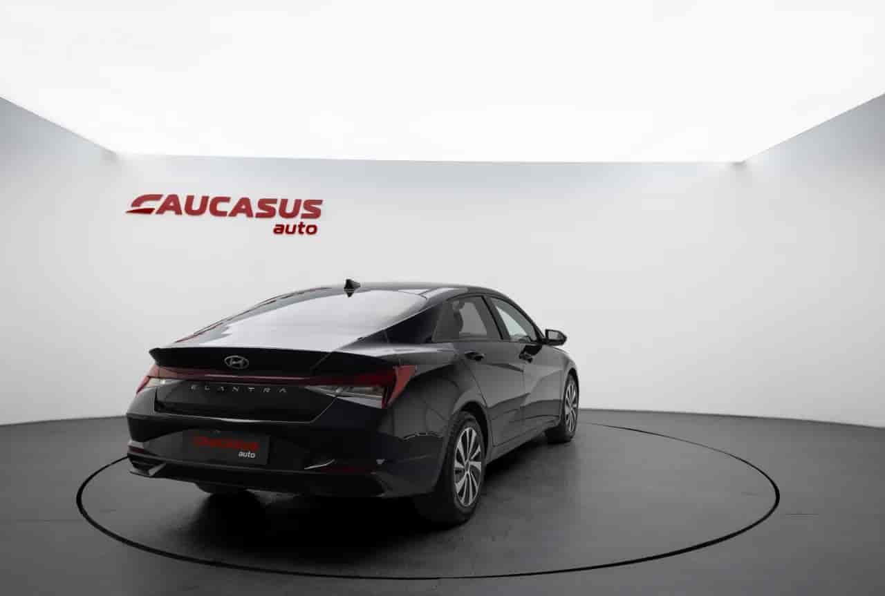 HYUNDAI Elantra - 4