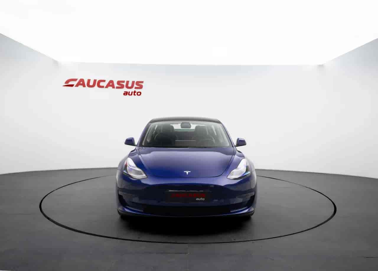 TESLA Model 3 - 2