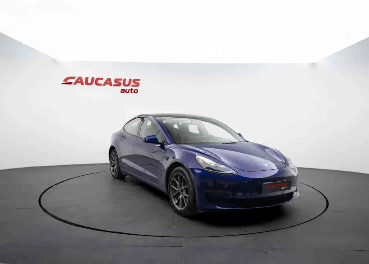 TESLA Model 3 - 3