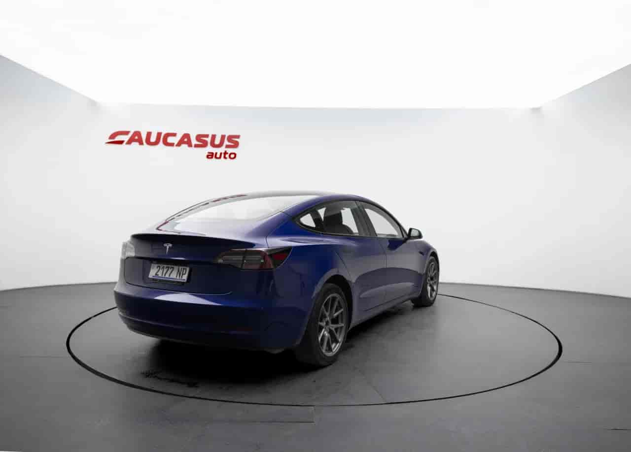 TESLA Model 3 - 4
