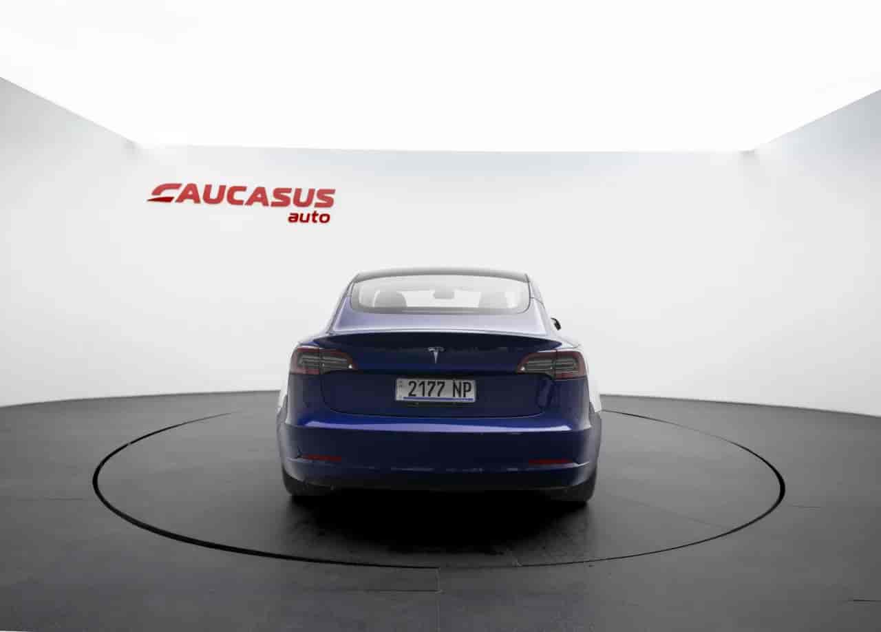 TESLA Model 3 - 5