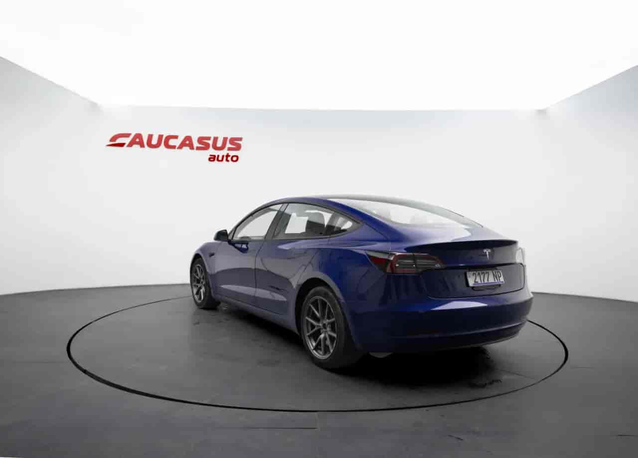 TESLA Model 3 - 6