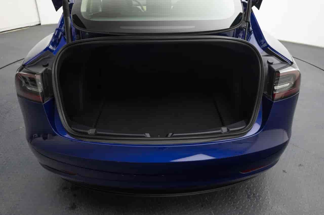 TESLA Model 3 - 7