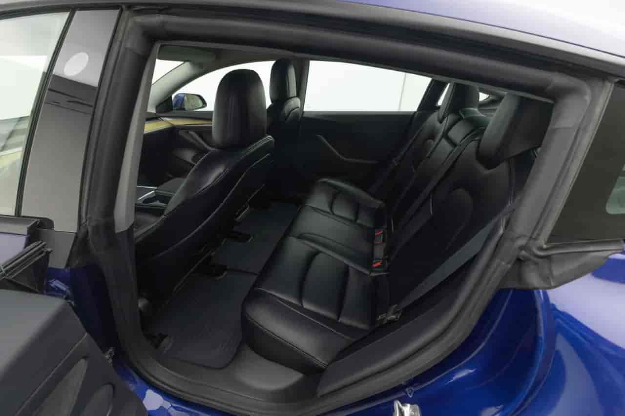 TESLA Model 3 - 8