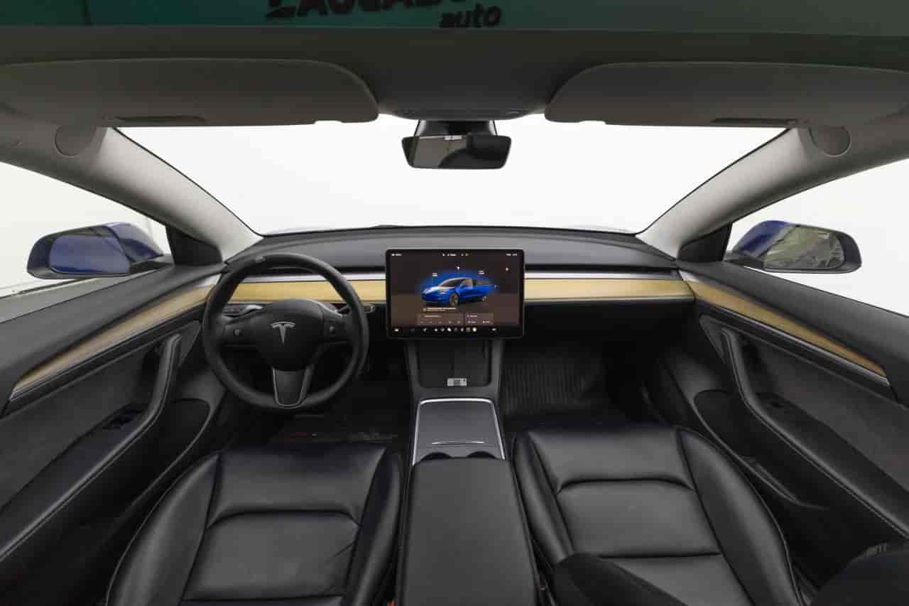 TESLA Model 3 - 9