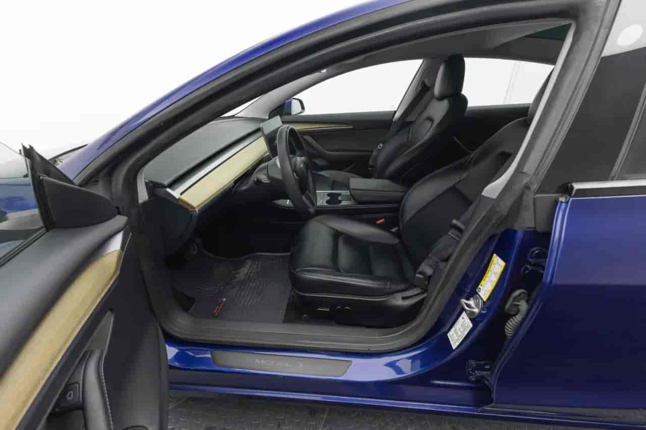 TESLA Model 3 - 10