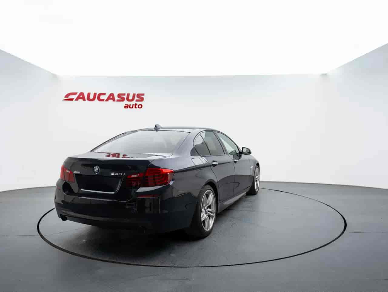 BMW 5-Series - 4