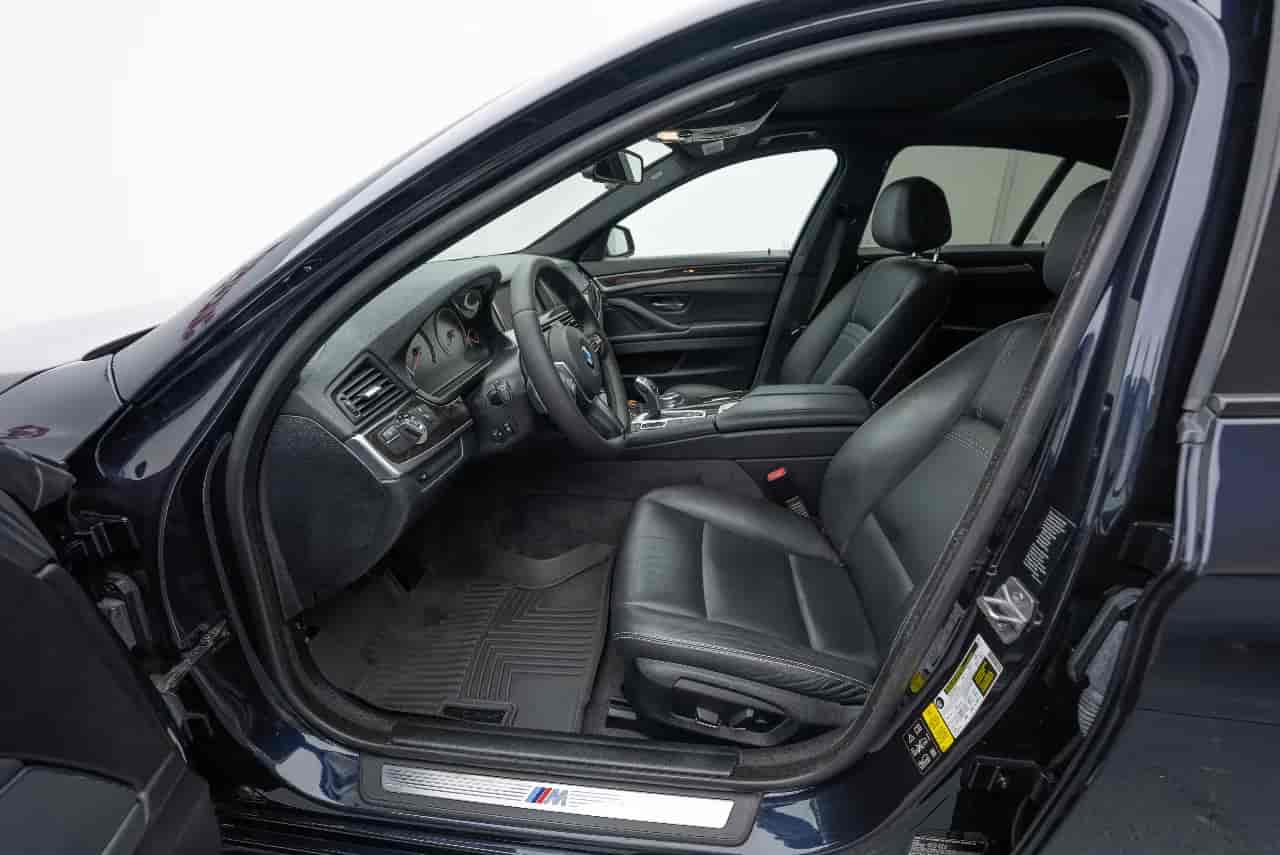 BMW 5-Series - 10