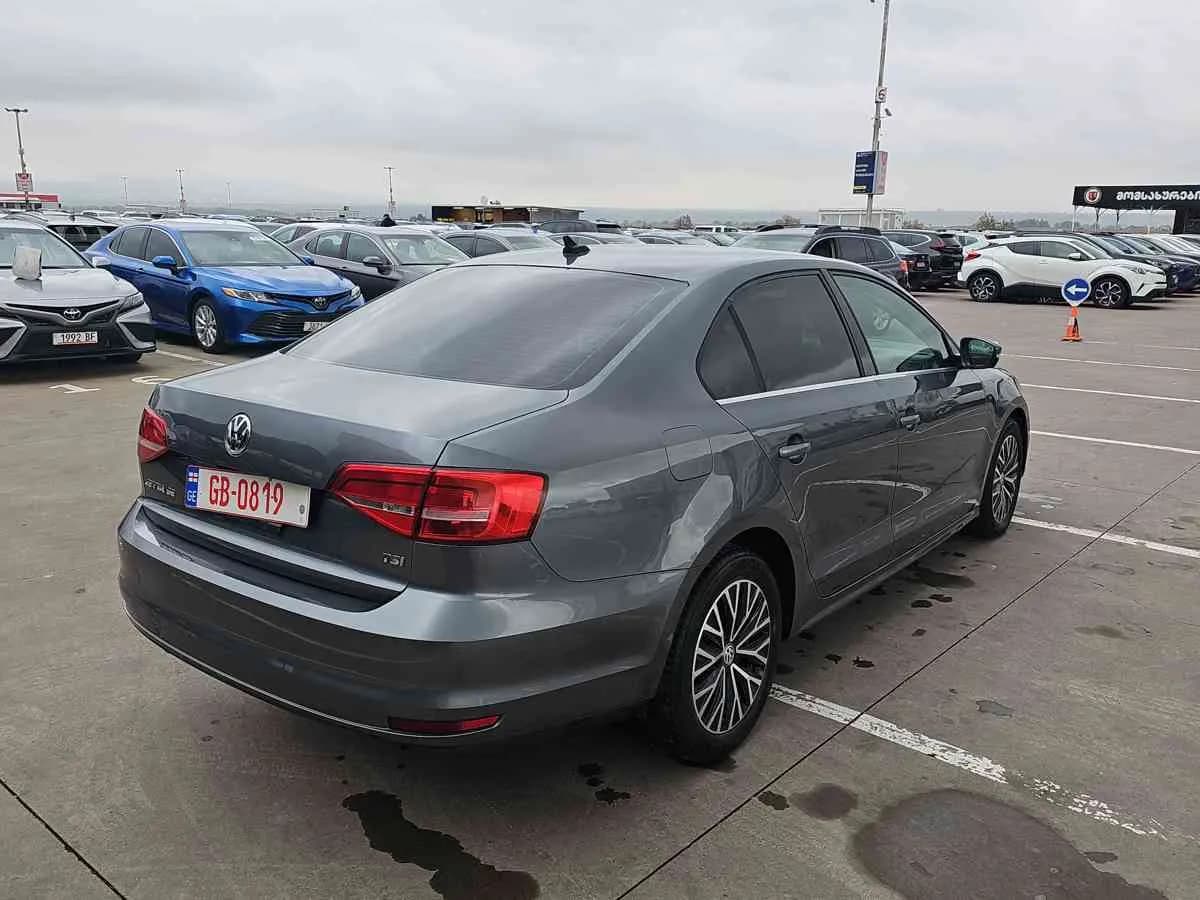 VOLKSWAGEN Jetta - 4
