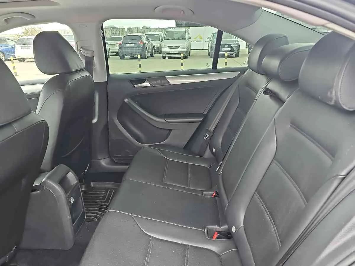 VOLKSWAGEN Jetta - 7