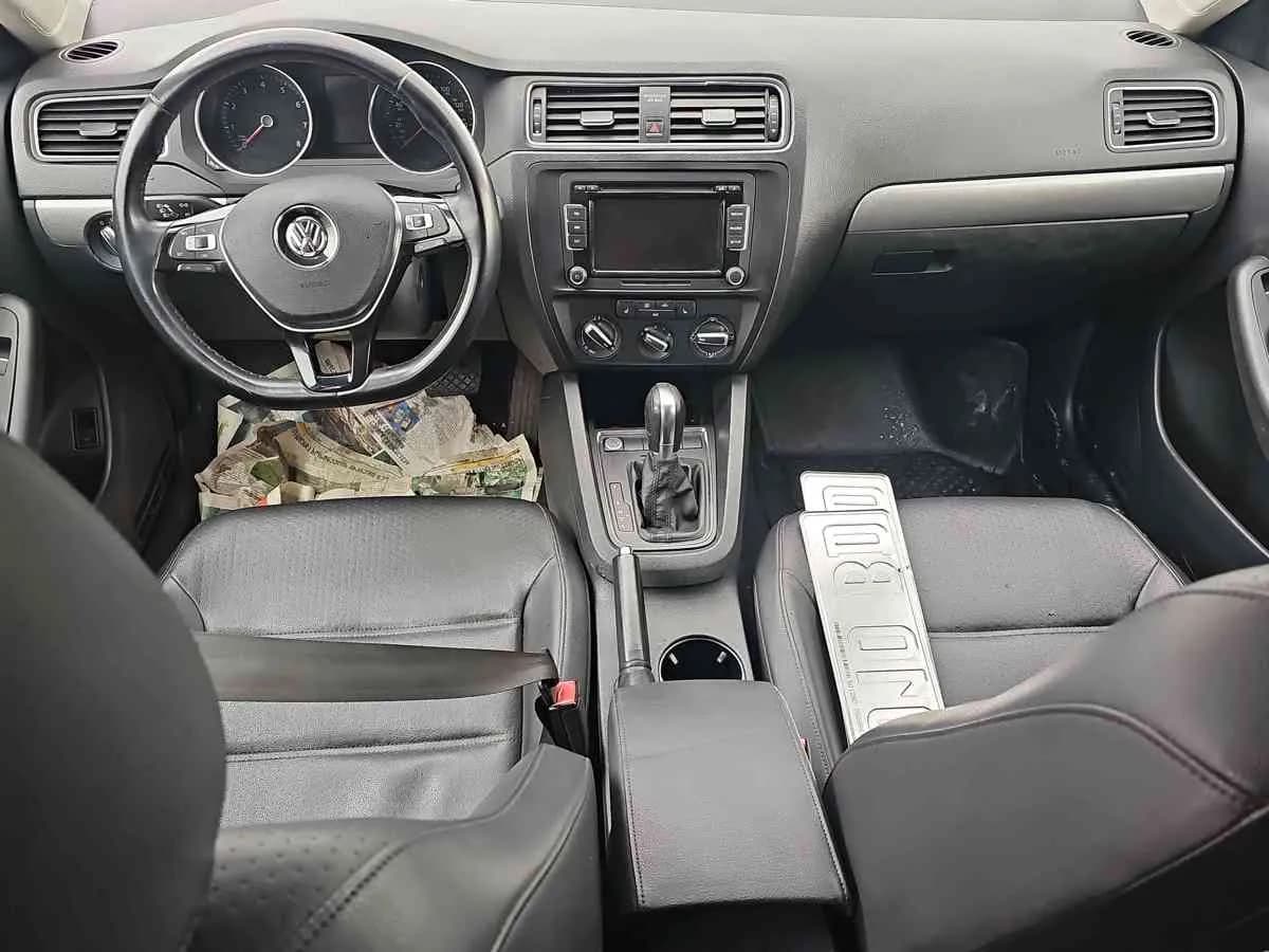 VOLKSWAGEN Jetta - 8