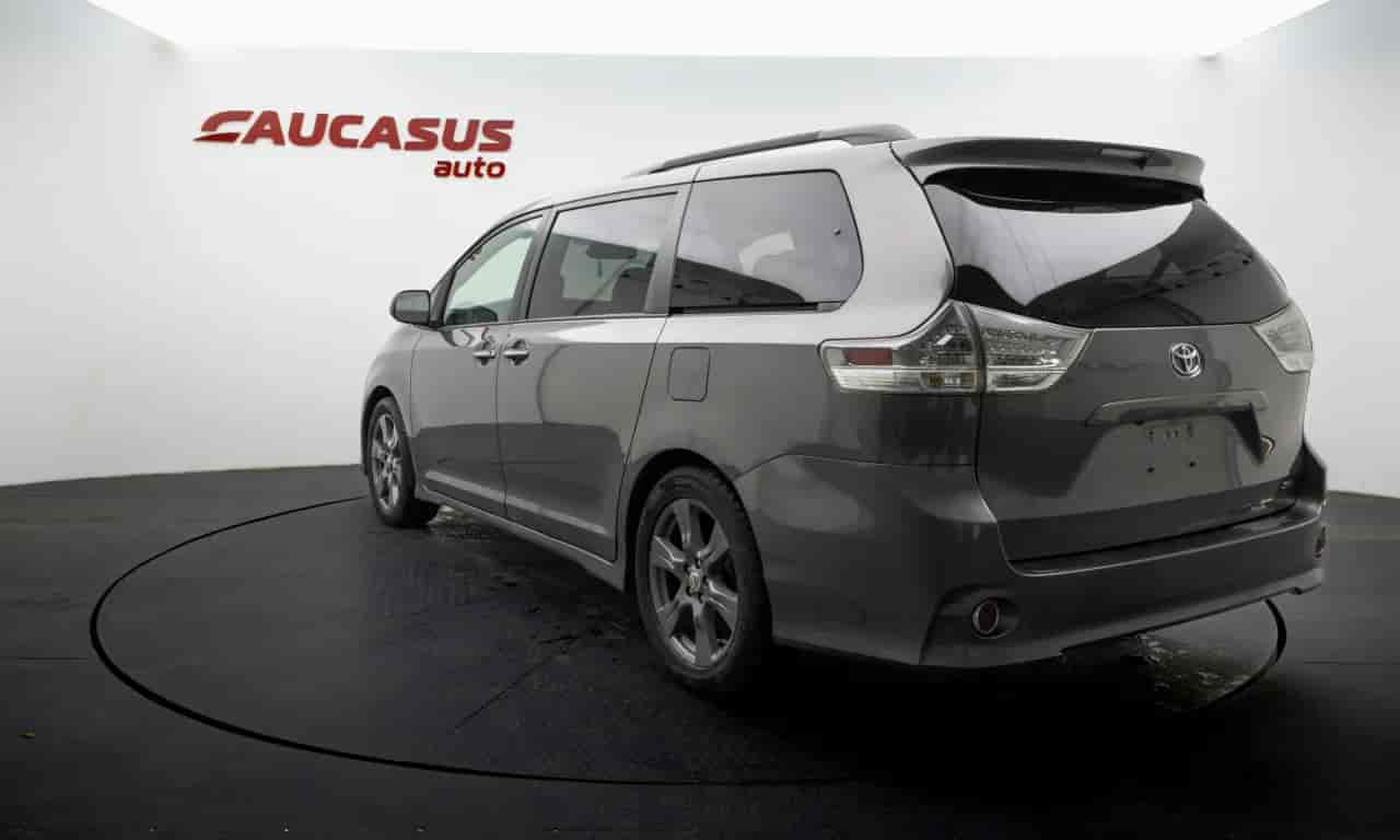 TOYOTA Sienna - 2