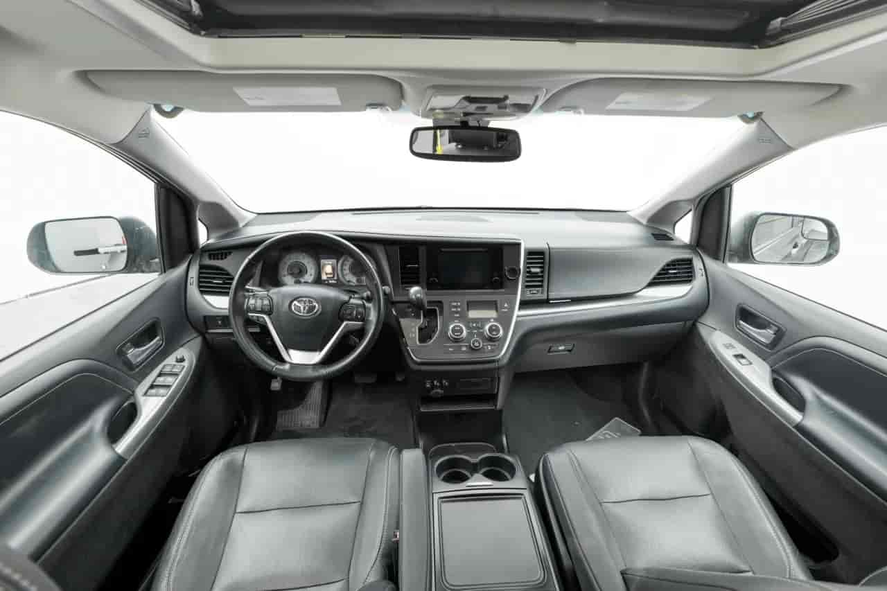 TOYOTA Sienna - 8