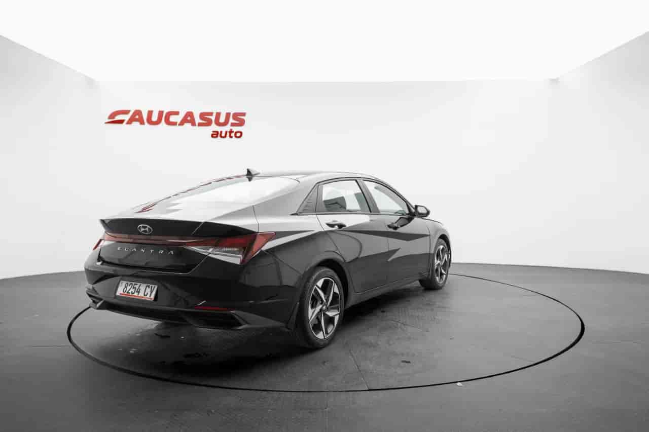 HYUNDAI Elantra - 4