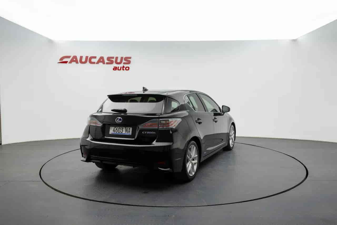 LEXUS CT - 4