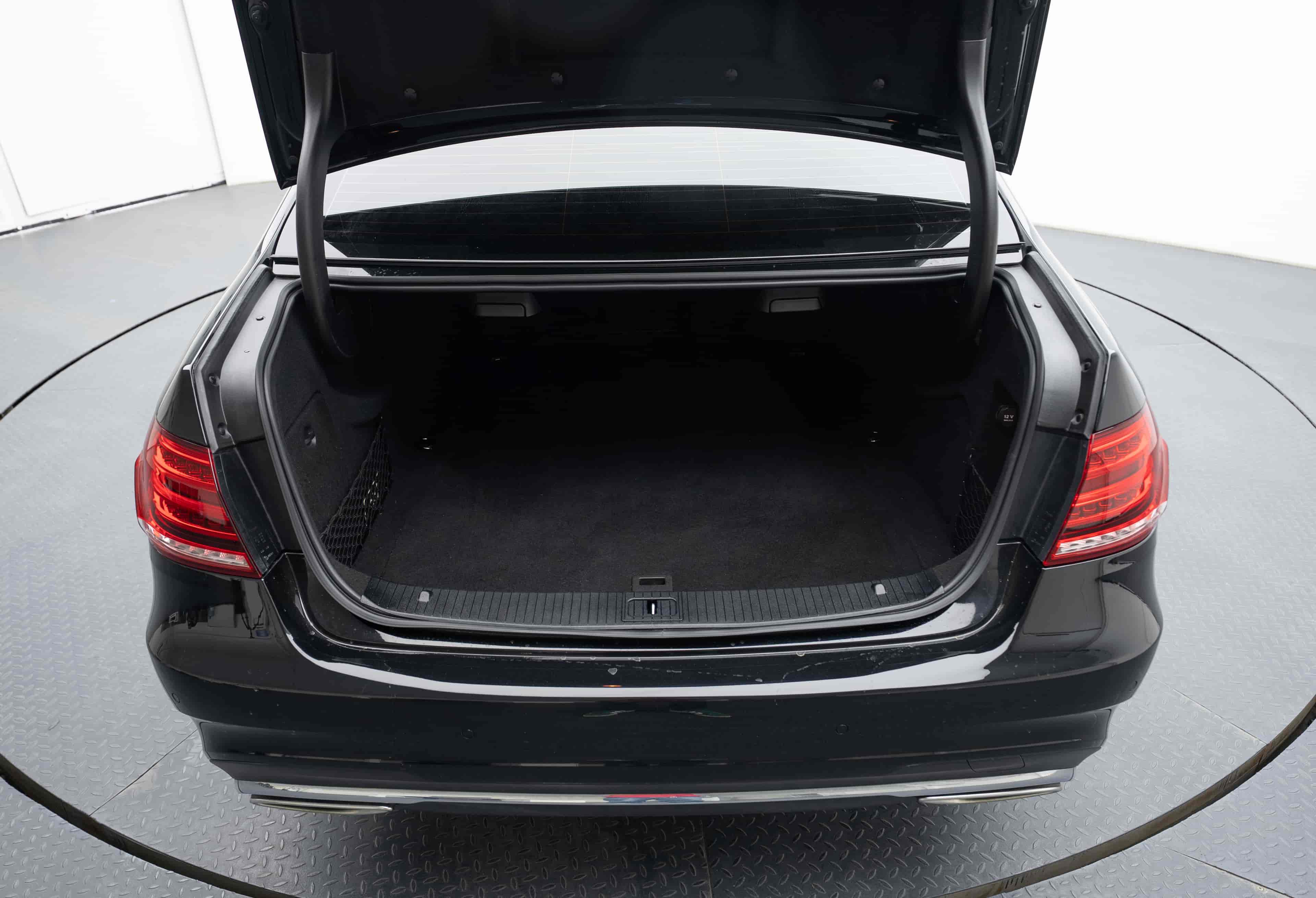 MERCEDES-BENZ E-Class - 7