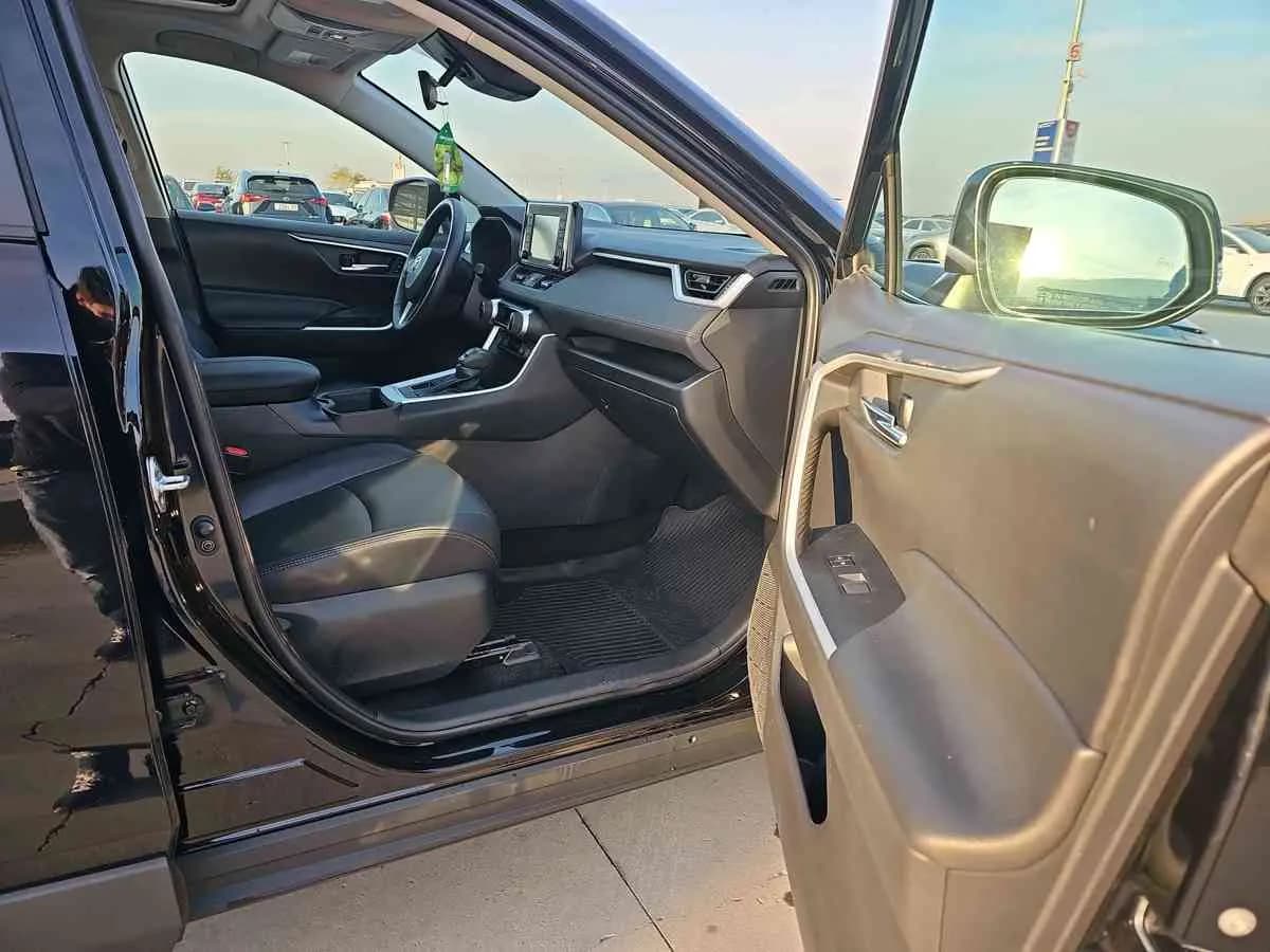 TOYOTA RAV4 - 8