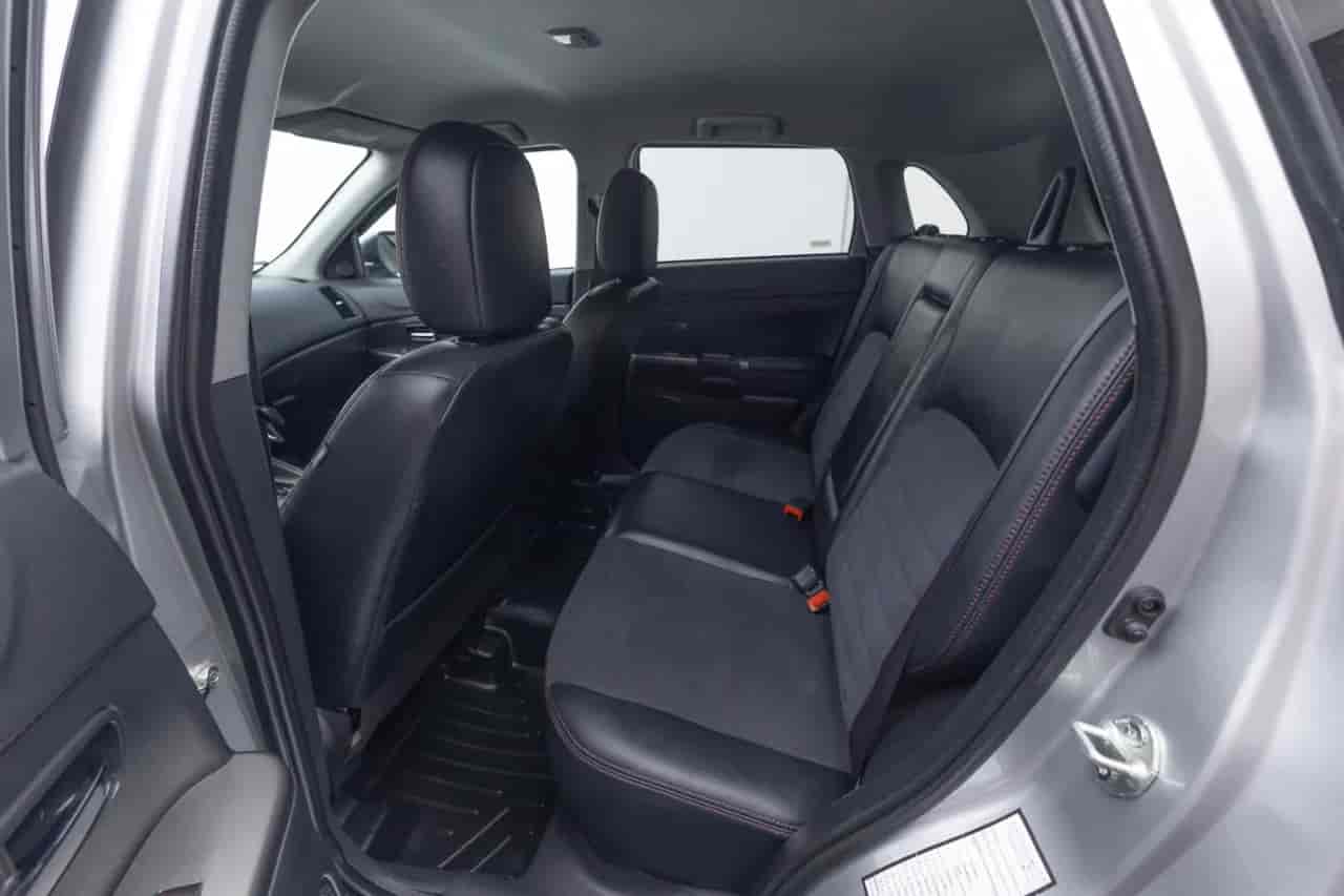 MITSUBISHI Outlander - 8