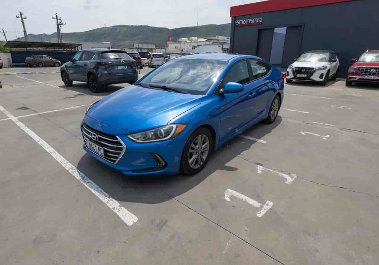HYUNDAI Elantra - 1