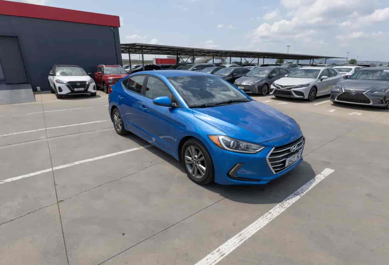 HYUNDAI Elantra - 3