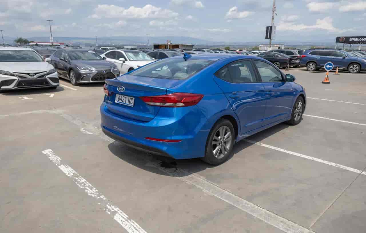 HYUNDAI Elantra - 4