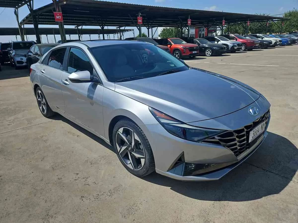 HYUNDAI Elantra - 3