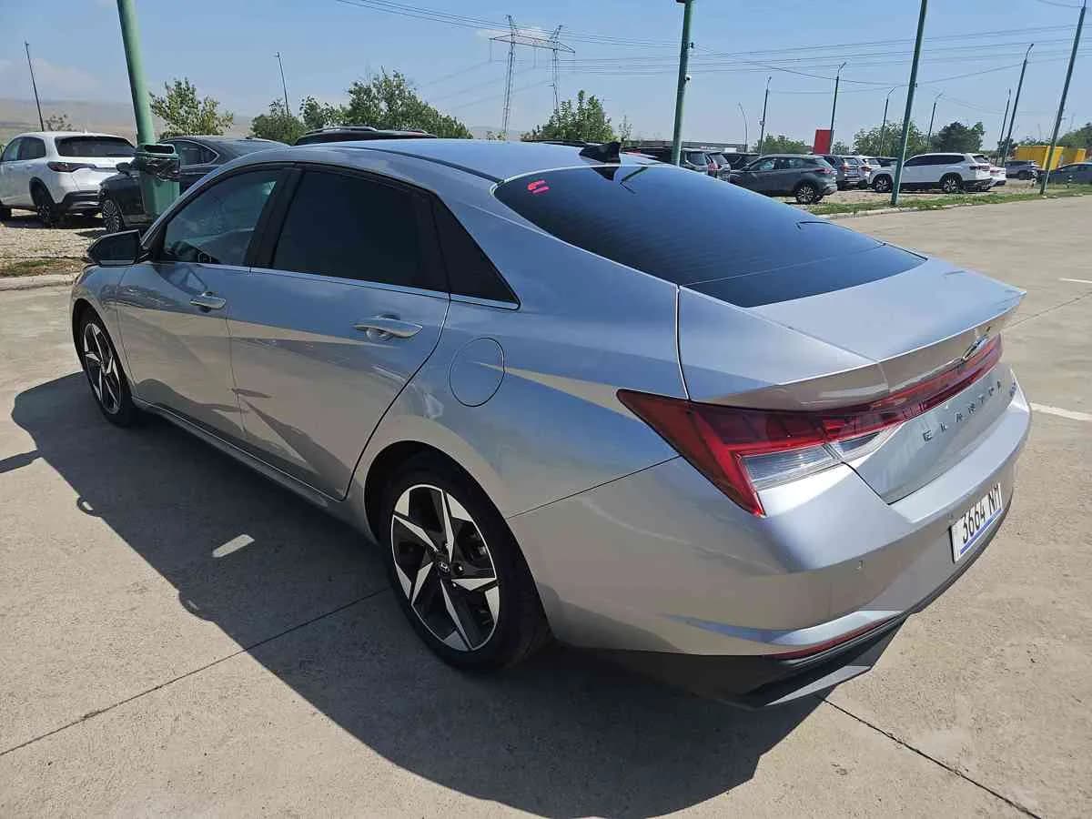 HYUNDAI Elantra - 9