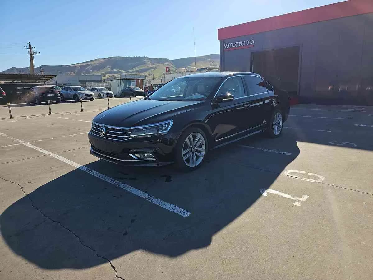 VOLKSWAGEN Passat - 1