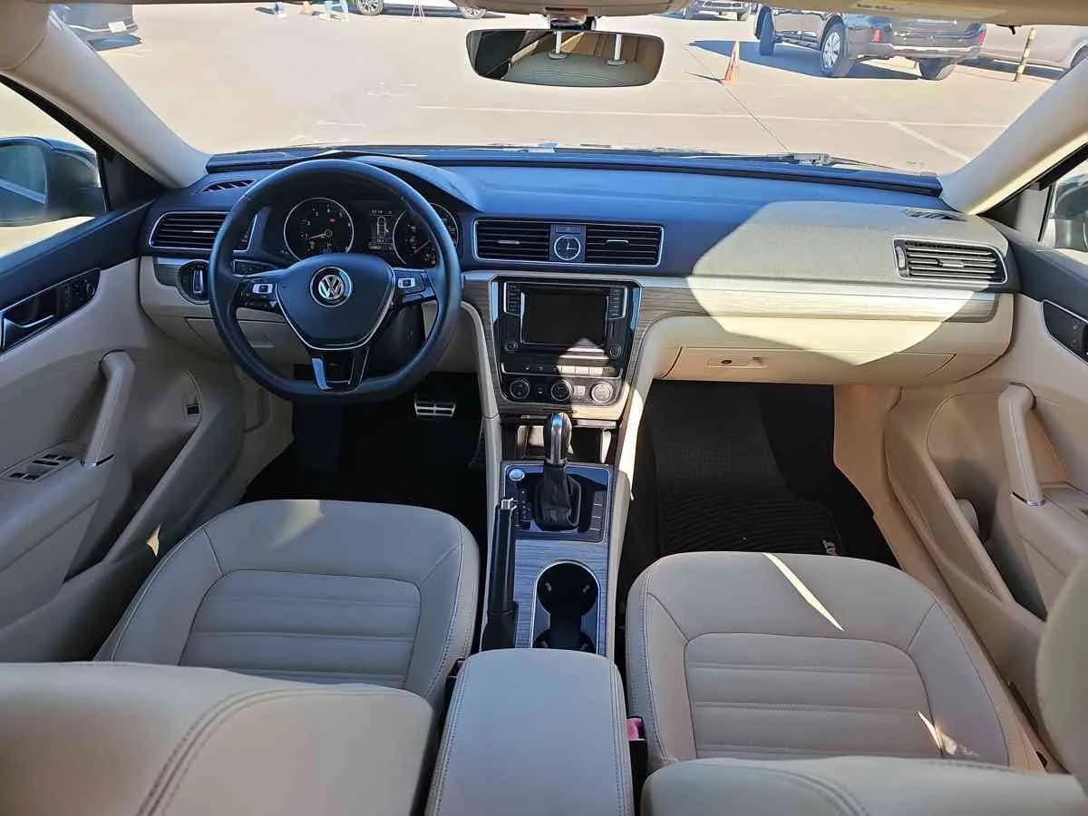 VOLKSWAGEN Passat - 8