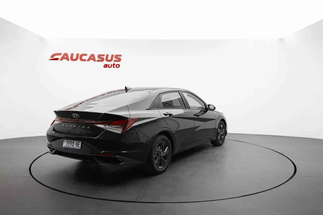 HYUNDAI Elantra - 4