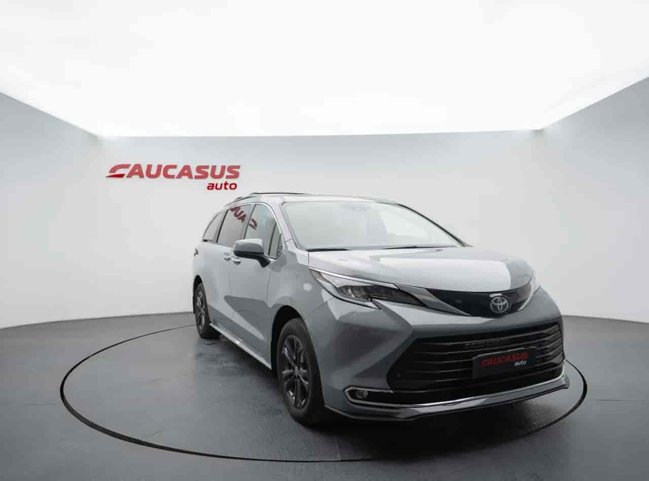 TOYOTA Sienna - 3