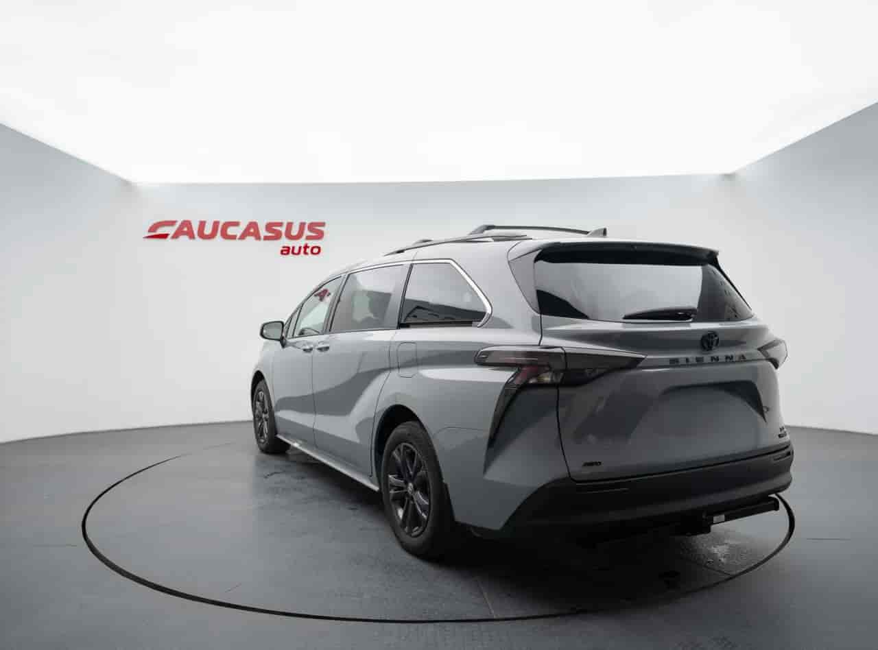 TOYOTA Sienna - 6
