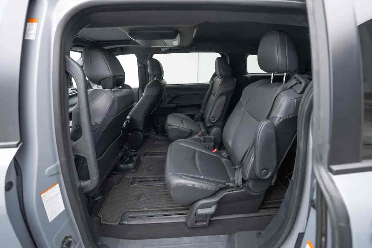 TOYOTA Sienna - 8