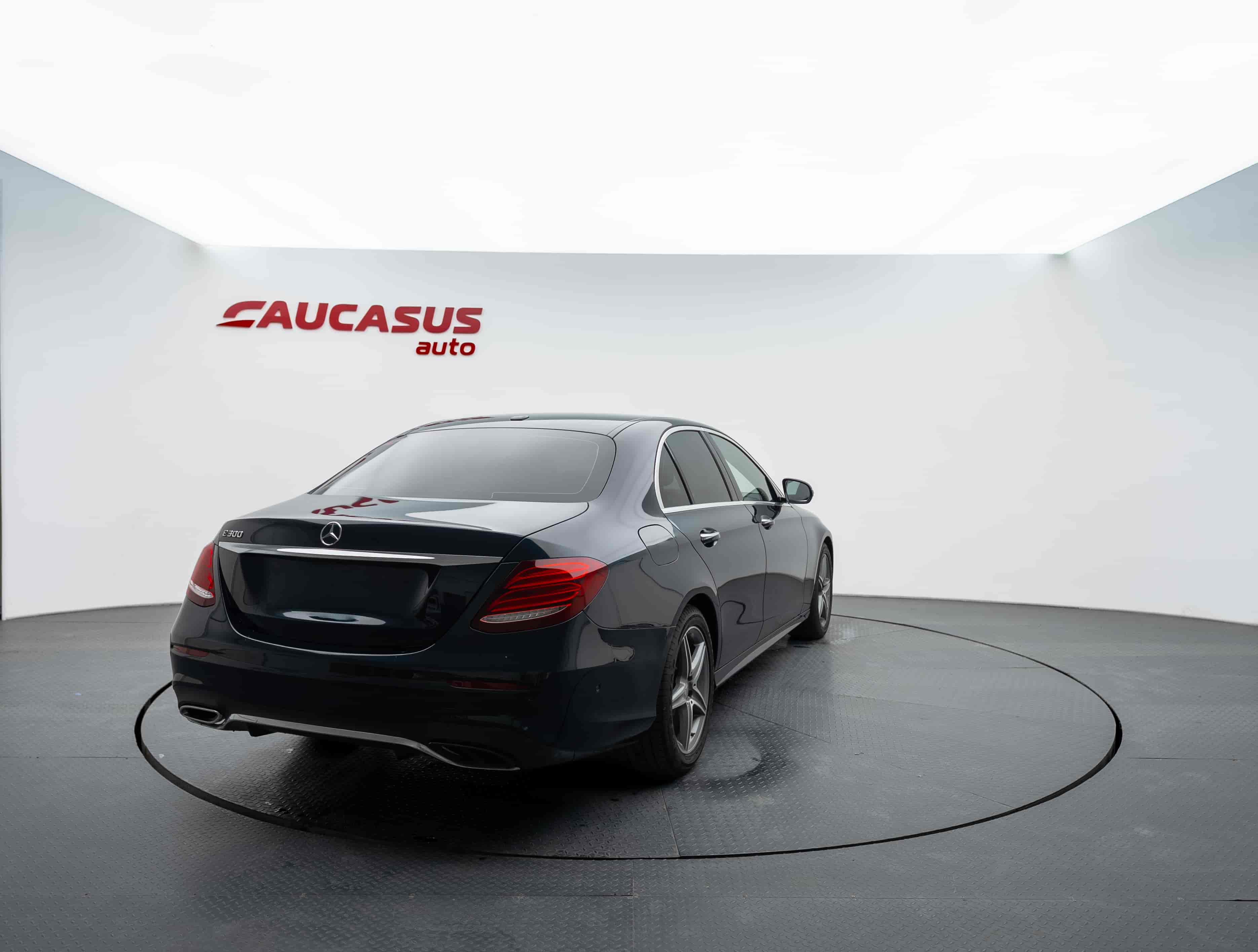 MERCEDES-BENZ E-Class - 4