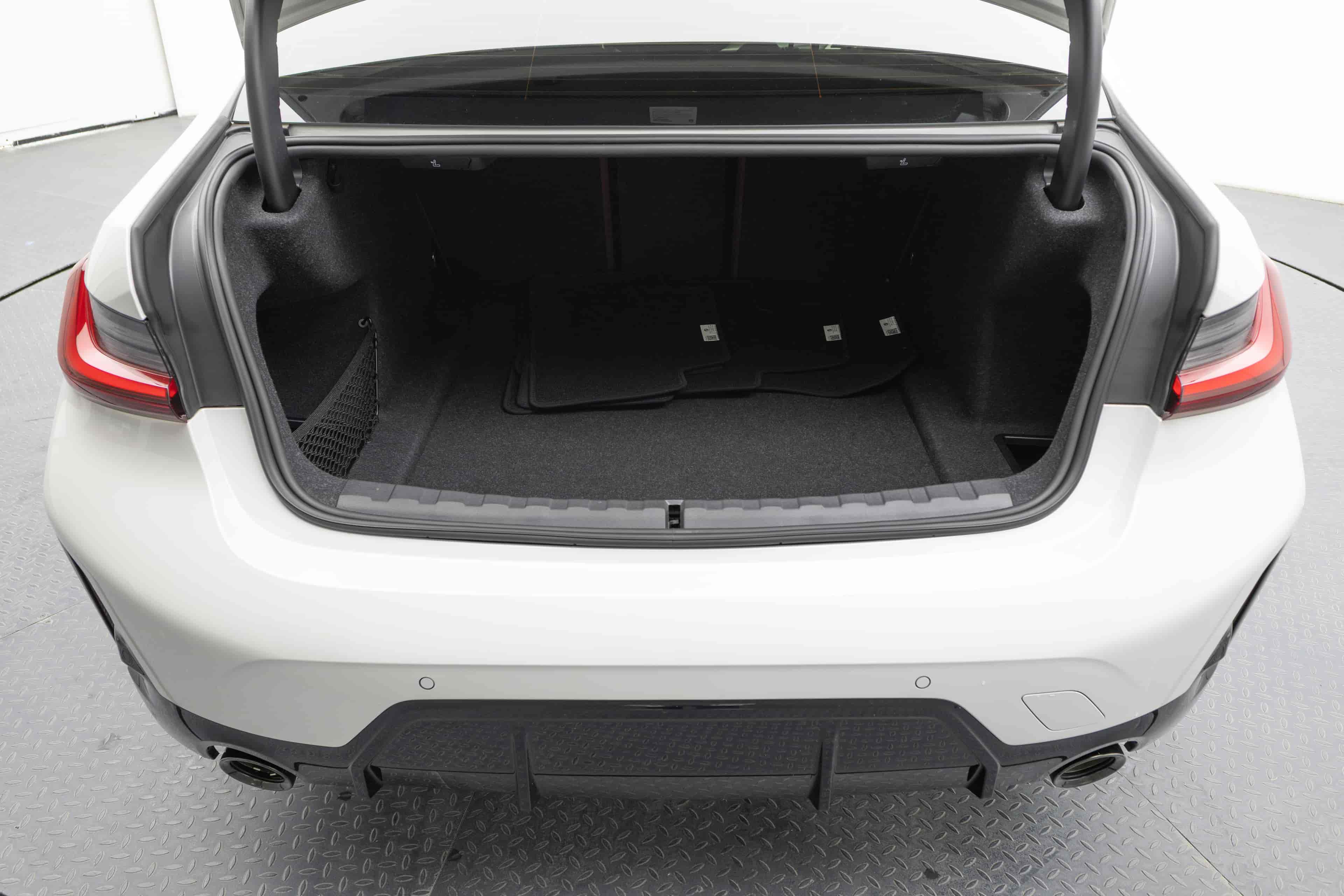 BMW 330i - 8