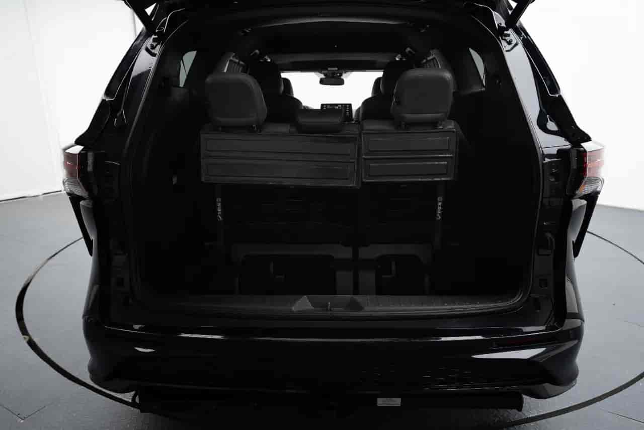 TOYOTA Sienna - 7