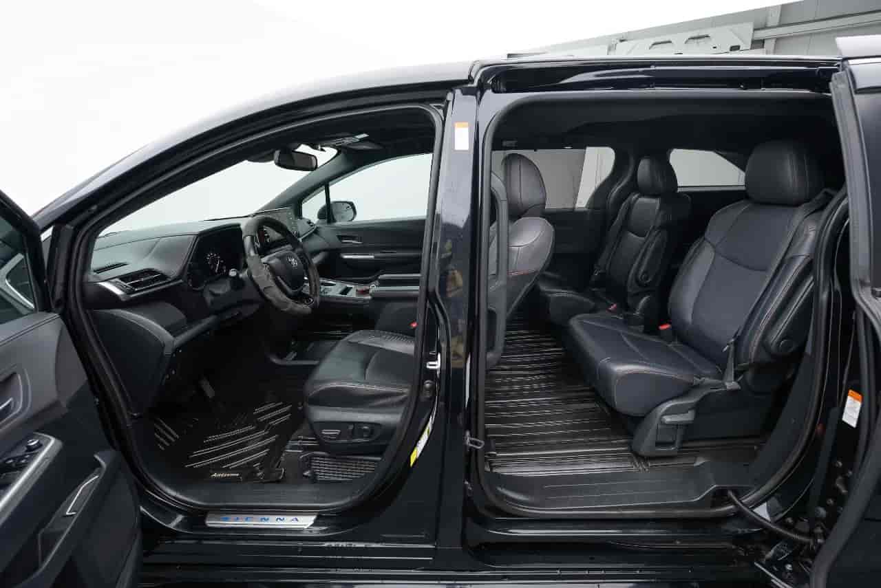 TOYOTA Sienna - 8