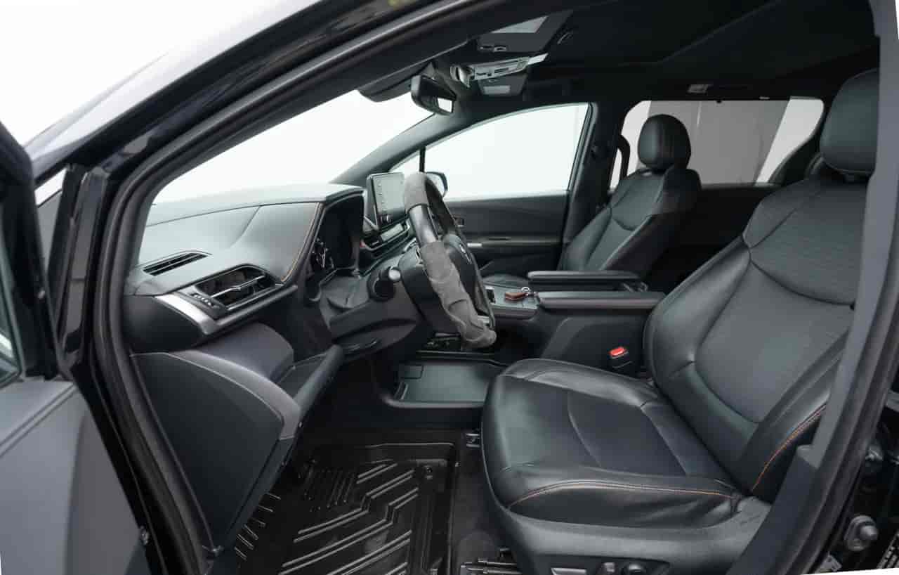 TOYOTA Sienna - 10