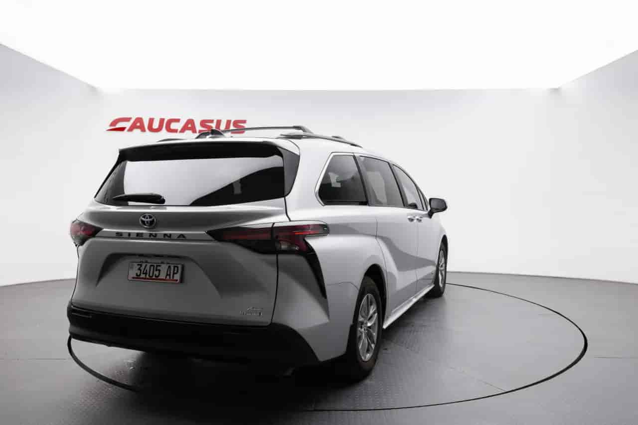 TOYOTA Sienna - 4